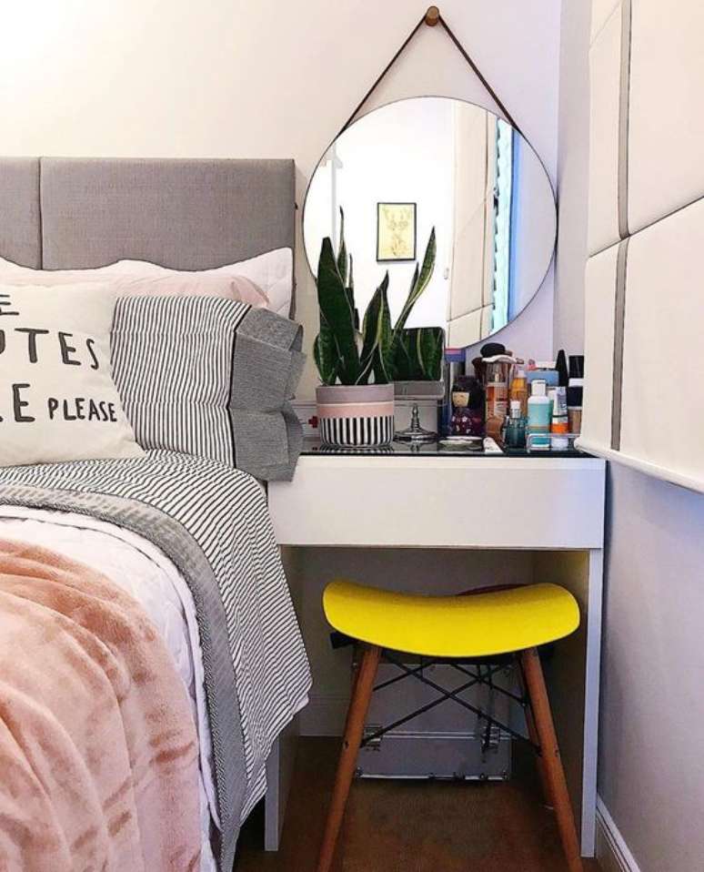 Detalhes Móveis - Quarto de moça com espaço de maquiagem, home de