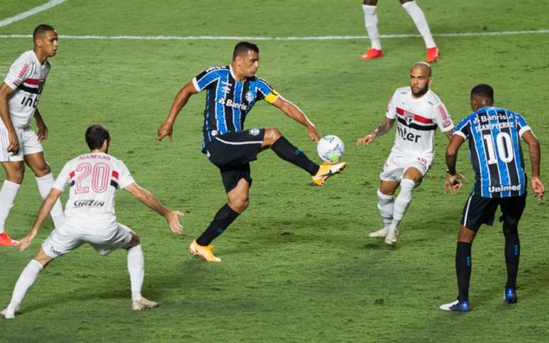 Diego Souza fez o gol na ida (Foto: Maurício Rummens/Fotoarena)
