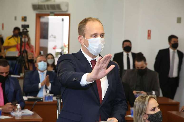 O prefeito de Sorocaba, Rodrigo Manga (Republicanos) tomou posse e assinou decretos para garantir a vacina&ccedil;&atilde;o contra a covid-19.