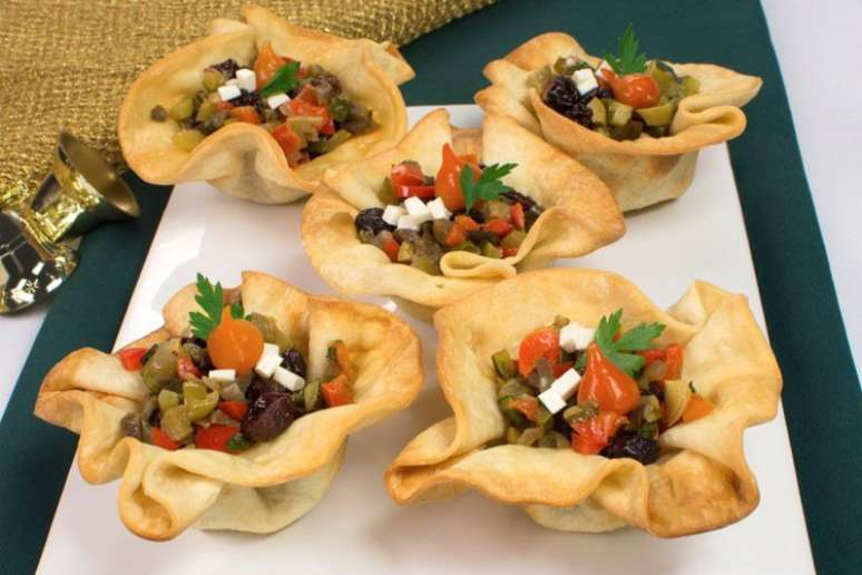 Guia da Cozinha - Cestinha de antepasto: entrada sofisticada, pr&aacute;tica e deliciosa