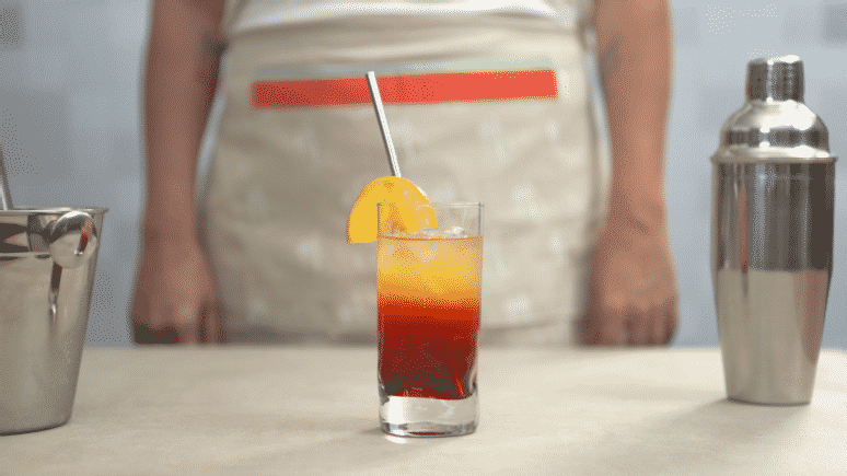 Guia da Cozinha - Tequila Sunrise: drink perfeito para come&ccedil;ar o ano bem
