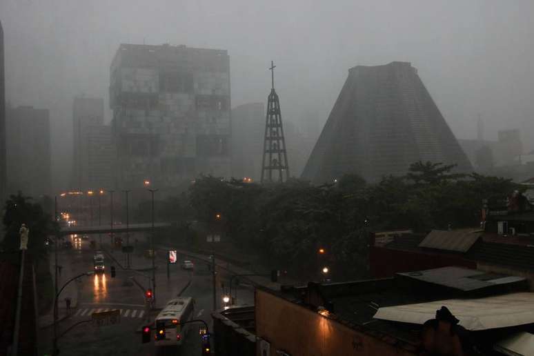 Vista do centro durante temporal no Rio 