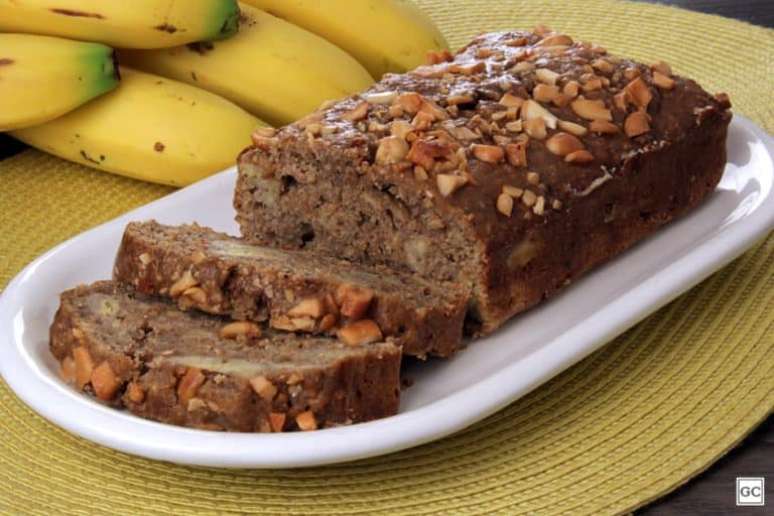 Guia da Cozinha - Pão de banana com castanha de caju e açúcar mascavo