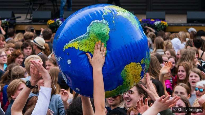 Uma forma de obter princ&iacute;pios &eacute;ticos &eacute; analisar como eles podem funcionar como lei universal