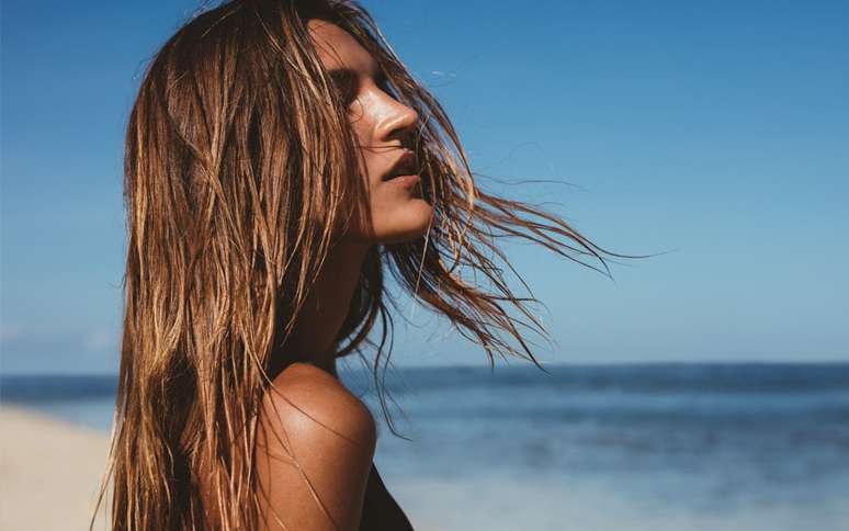Como cuidar do cabelo no verão corretamente e evitar fios ressecados