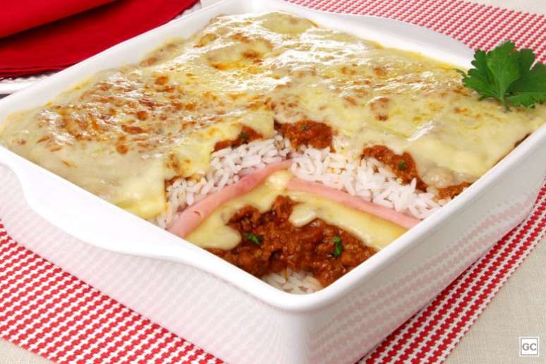 Guia da Cozinha - Lasanha de arroz à bolonhesa: receita prática para o almoço