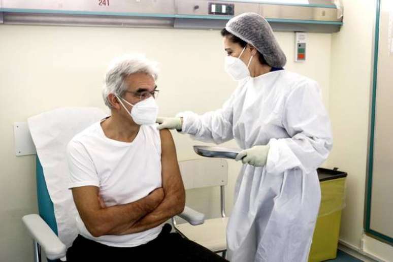 Vacinação na Itália já imunizou quase 120 mil pessoas desde 27 de dezembro