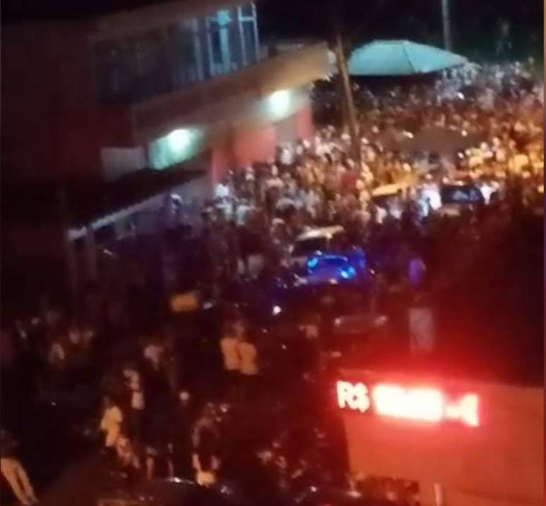 Festa ilegal registrada em Mongaguá