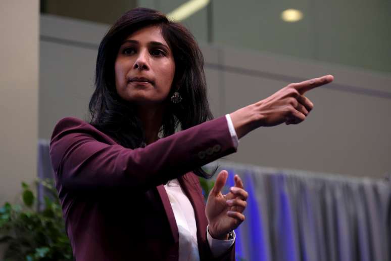 Economista-chefe do FMI, Gita Gopinath durante encontro do IMF e Banco MUndial em Washington
18/10/2019 REUTERS/James Lawler Duggan
