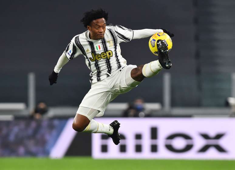Juan Cuadrado durante partida da Juventus contra a Atalanta pelo Campeonato Italiano
16/12/2020 REUTERS/Massimo Pinca