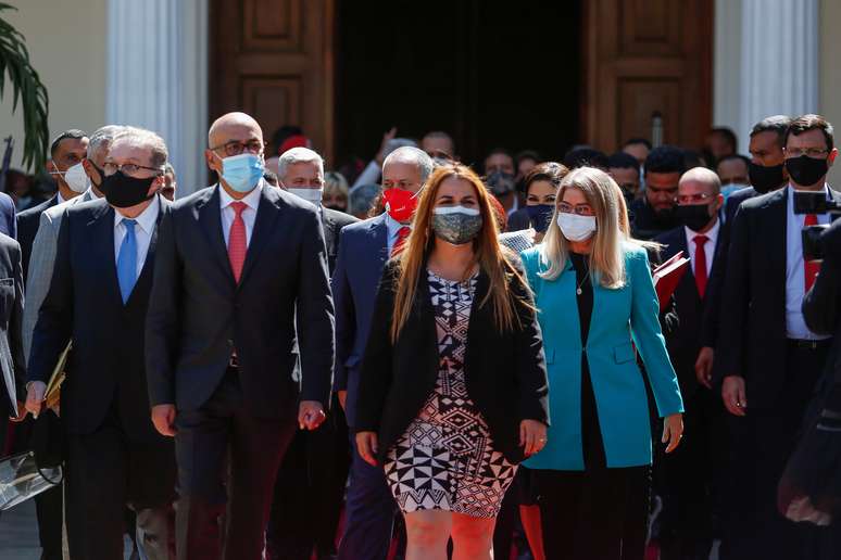 Parlamentares eleitos pelo Partido Socialista da Venezuela participam de cerim&ocirc;nia de posse. 5/1/2021. REUTERS/Fausto Torrealba 