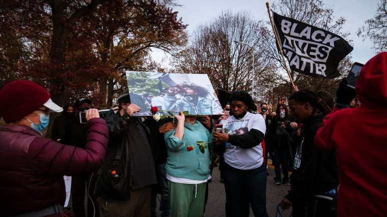 O movimento Black Lives Matter é um exemplo de mobilização pública, diz DeBrabander