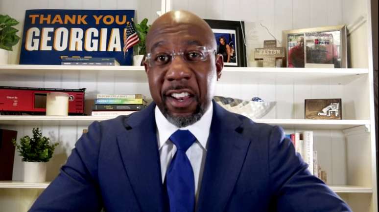 Candidato democrata ao Senado dos EUA, Raphael Warnock, discursa na conta de sua campanha no Youtube
06/01/2020 Campanha Warnock para a Ge&oacute;rgia/Rede Social via REUTERS
