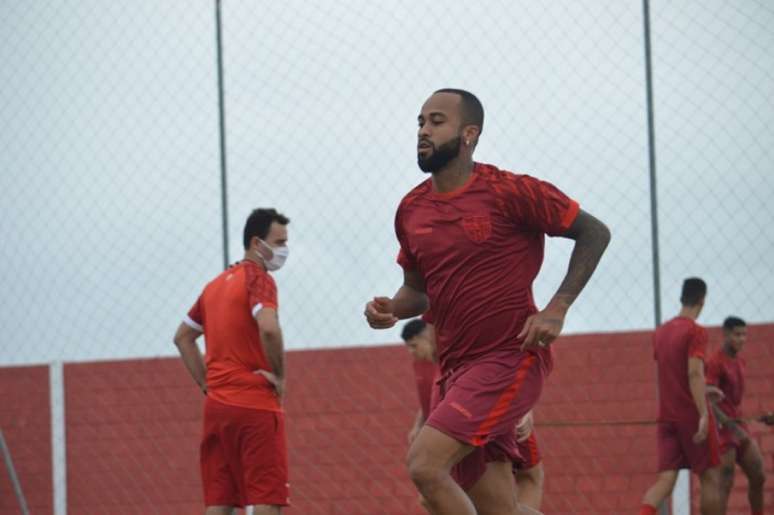 Wesley chegou ao clube no fim do ano passado e tem bom início na Série B do Brasileirão (Foto: Divulgação/CRB)