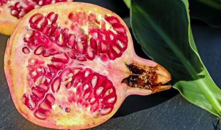 Romã: fruta tem benefícios que vão além da superstição