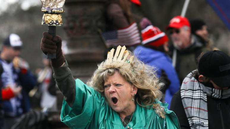 Uma apoiadora de Trump se vestiu como a Estátua da Liberdade