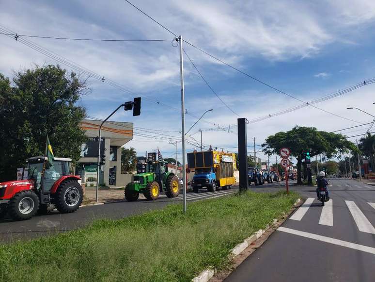 Em Araraquara, os manifestantes percorreram vias do centro da cidade