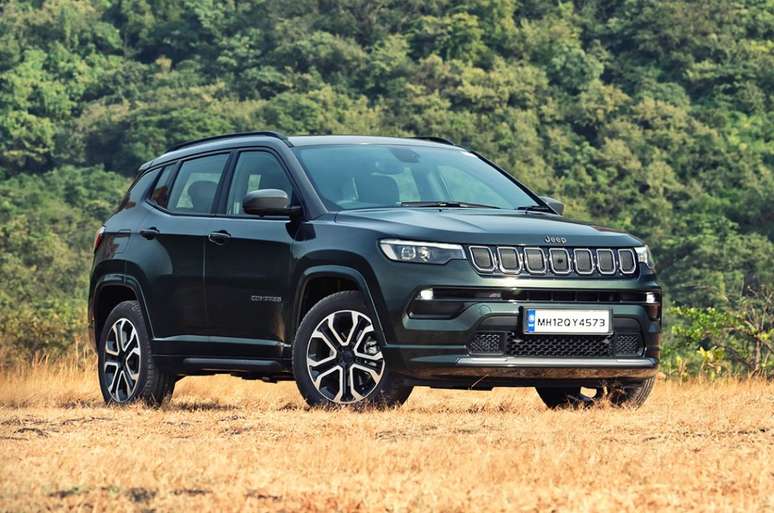 Jeep Compass reestilizado traz novos faróis full-LED e para-choque redesenhado. 