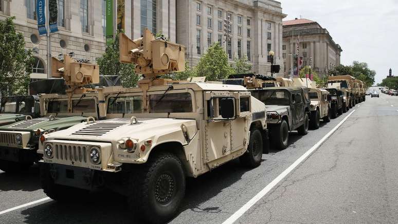 Em junho, autoridades também empregaram veículos blindados e helicópteros para controlar as manifestações