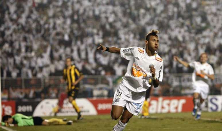 Santos de Neymar conquistou a Libertadores de 2011 no Pacaembu (Foto: Nacho Doce/Arquivo Lance!)
