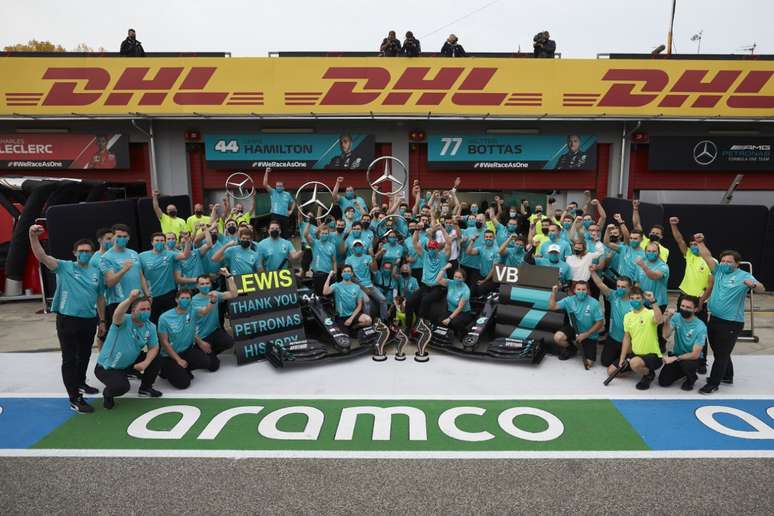 Mercedes seria campe&atilde; de construtores mesmo que tivesse somente Lewis como piloto da equipe.