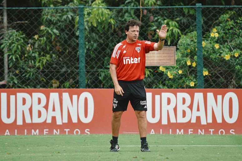 Diniz não terá mais desfalques por Covid-19 para o clássico contra o Santos (Foto: Divulgação/São Paulo)