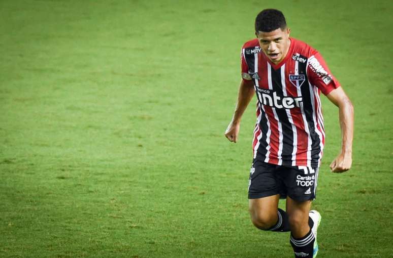 Gabriel Sara virou peça-chave no meio campo do São Paulo (Foto: Lenita Rodrigues/Ofotográfico)