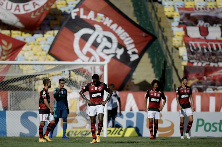 Flamengo teria correntes dividindo o elenco; diretoria trabalha com essa informação