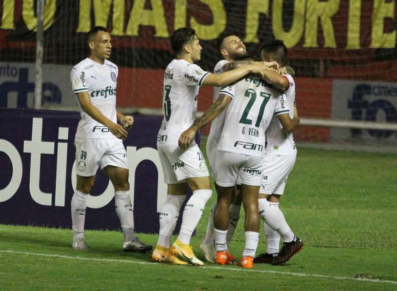 Palmeiras vence Sport com reservas na Ilha do Retiro e se firma no G-6