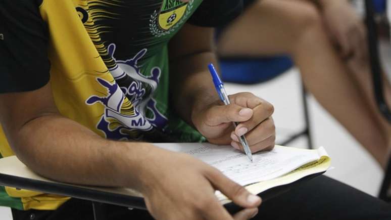 "Neste ano, uma grande dificuldade é que os subgrupos de alunos dentro da escola pública ficaram mais divididos - entre os que continuaram motivados, os que conseguiram se manter e os que simplesmente desapareceram"