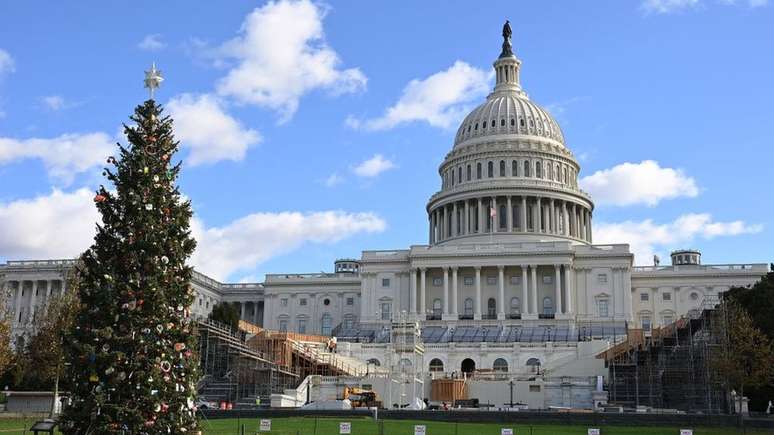 Um palco foi montado em frente ao Capitólio