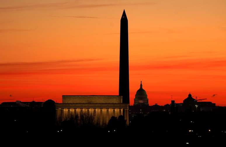 Nascer do sol em Washington
19/11/2020
REUTERS/Kevin Lamarque