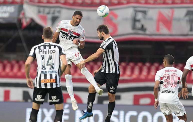 Bola aérea foi válvula de escape do São Paulo no clássico (Foto:Flickr/São Paulo)