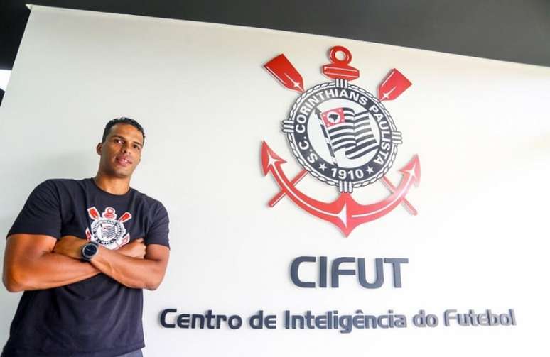 Fernando Lázaro vai coordenar o Cifut com mais integração com a base do clube (Foto: Rodrigo Coca/Ag. Corinthians)