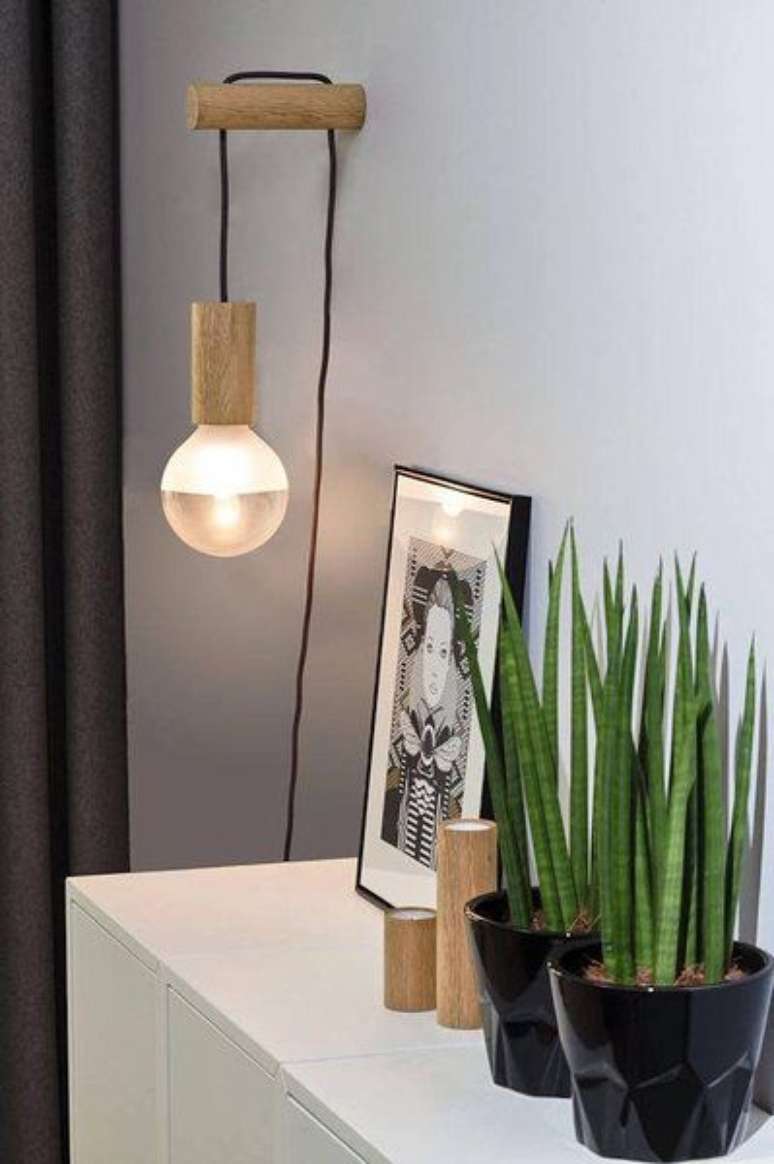 38. Arandela r&uacute;stica na decora&ccedil;&atilde;o da sala de estar &ndash; Via: Puo e