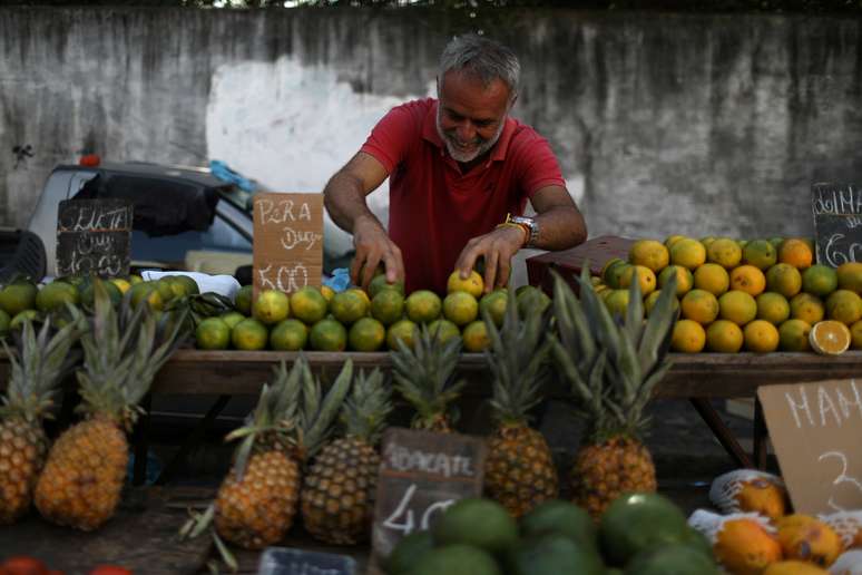 Feira no Rio de Janeiro. REUTERS/Pilar Olivares