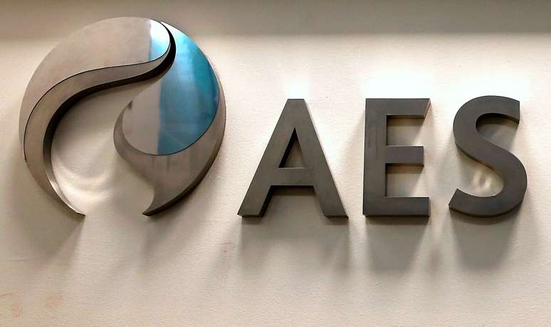 Logo da AES fotografado em Santiago, Chile 
04/06/2019
REUTERS/Rodrigo Garrido