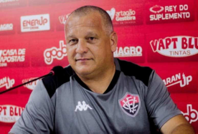 Agnaldo já foi técnico da equipe sub-23 do Vitória (Foto: Letícia Martins/EC Vitória)