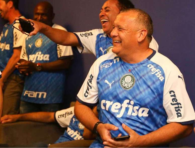 Agnaldo celebra durante homenagem com seus companheiros de 1999 (Foto: Divulgação/Palmeiras)