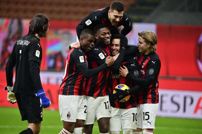 Milan está classificado (Foto: MIGUEL MEDINA / AFP)