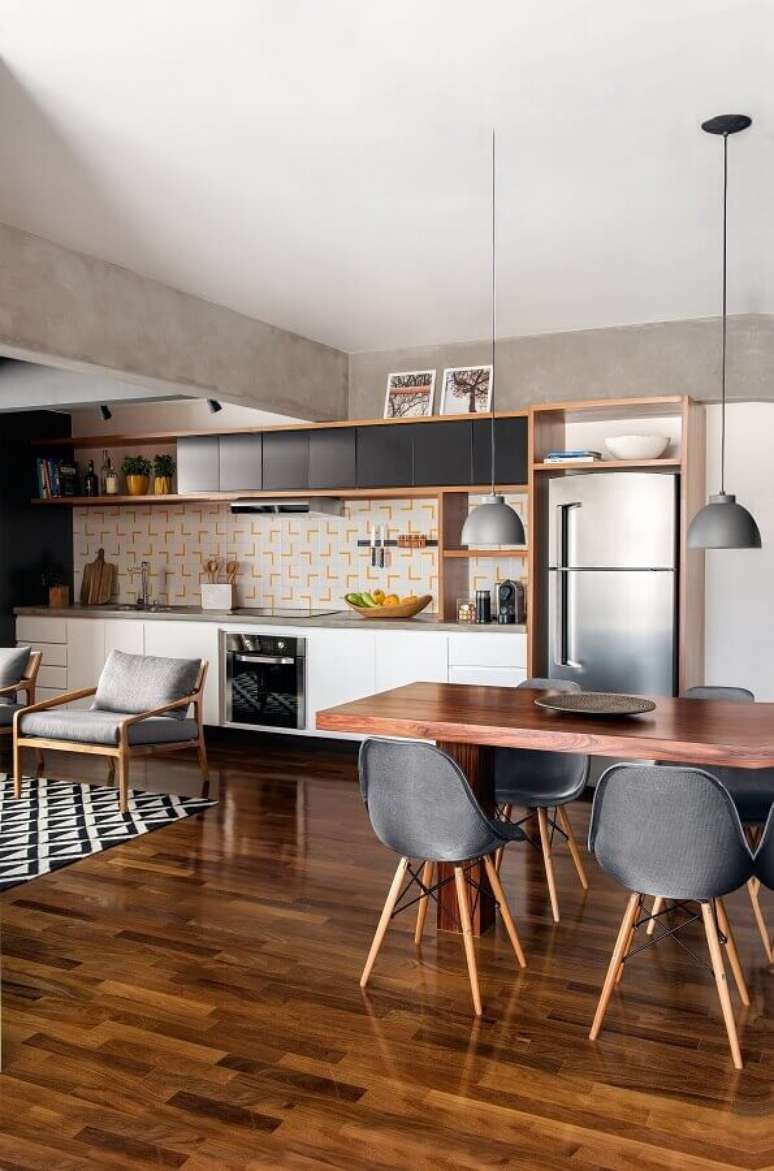 38. A madeira garante mais sensação de acolhimento para os ambientes integrados na casa conceito aberto – Foto: Pinterest
