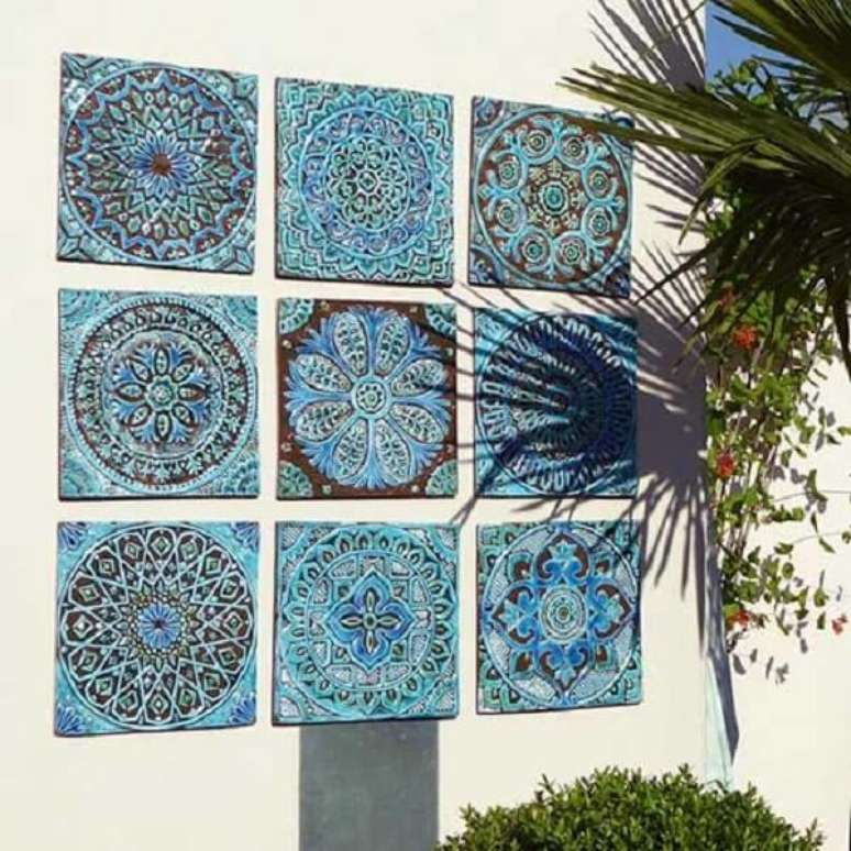 40. Muros decorados com azulejos coloridos. Fonte: Pinterest
