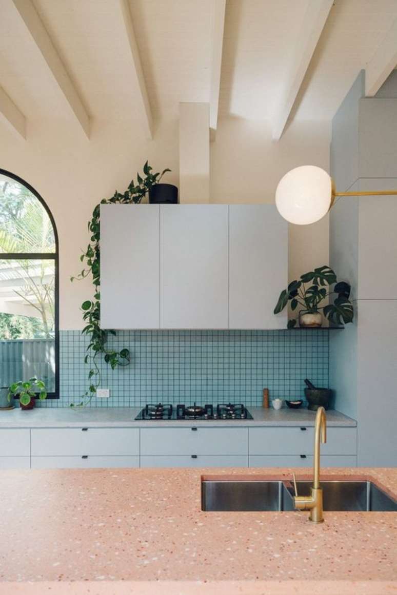 58. Cozinha azul moderna – Via: Casa Vogue