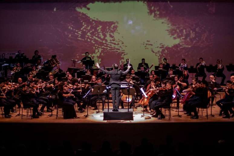 A Orquestra Sinfônica da Bahia sob regência do maestro Carlos Prazeres