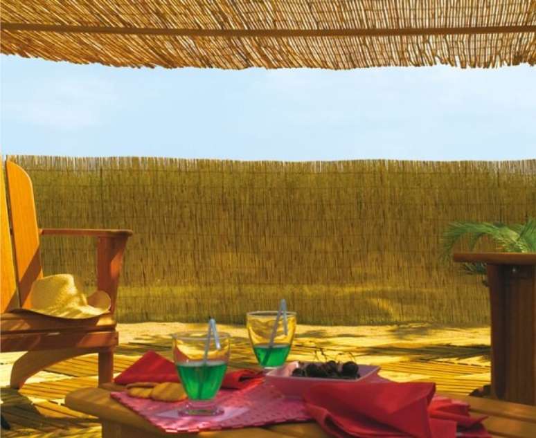 17. Casas na praia se utilizam muito da cerca de bambu. Fonte: Multicercas