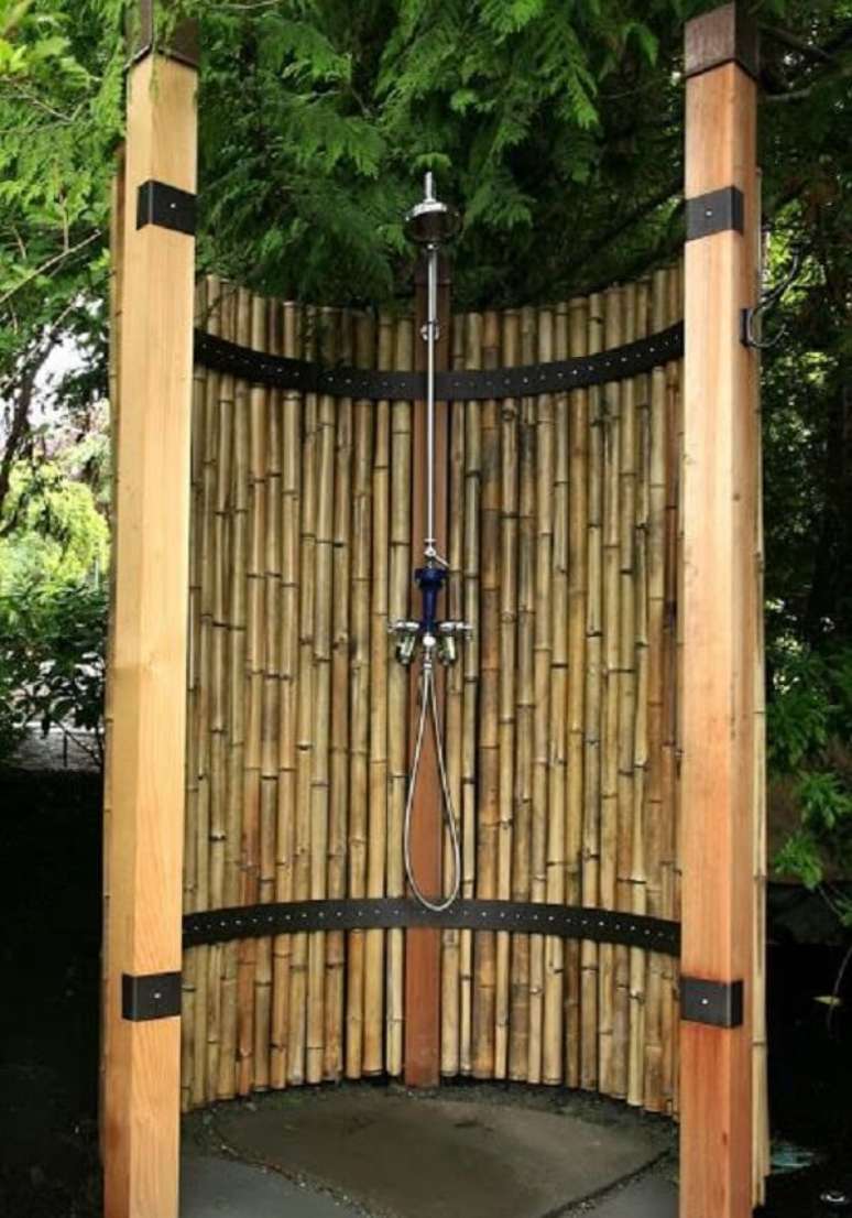 11. Cerca de bambu para a &aacute;rea de banho. Fonte: Pinterest