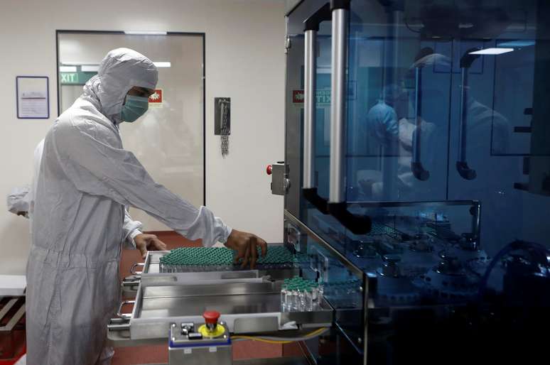 Produção de vacina da AstraZeneca no Serum Institute, em Pune, Índia
 30/11/2020 REUTERS/Francis Mascarenhas