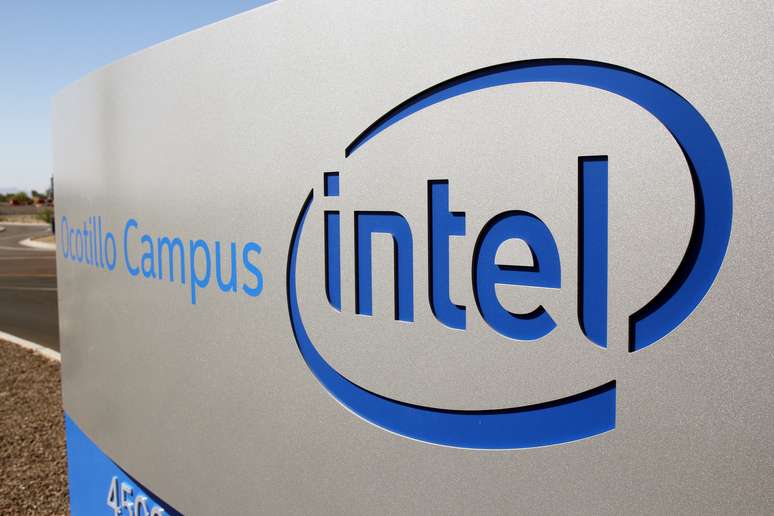 Logo da Intel em Chandler, Arizona (EUA)
 2/10/ 2020 REUTERS/Nathan Frandino