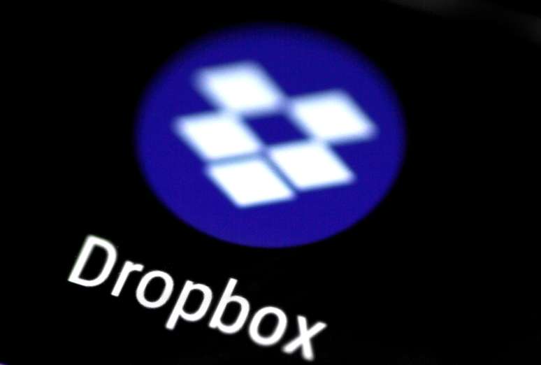 Logo do aplicativo de Dropbox para telefone
REUTERS/Thomas White/Illustration