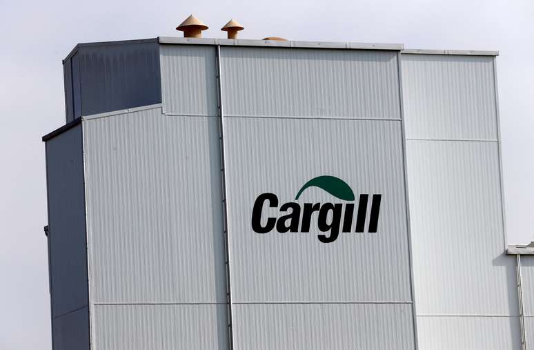 Logo da Cargill em fábrica na Suíça; empresa pode vender participação na Alvean à brasileira Copersucar
REUTERS/Denis Balibouse/File Photo